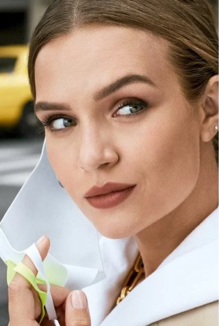 maybelline bases maquillaje modelo